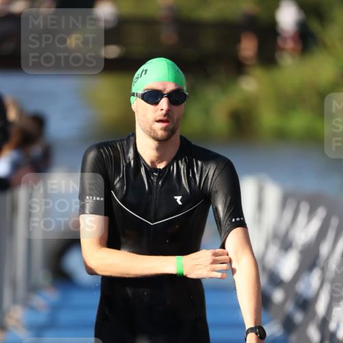 25.08.2024 - Elbe Triathlon Hamburg H.Heesch http://msf.ph/oto/6855020 25.08.2024 09:03:26 Schwimmen 219, 250, 286 meine-sportfotos.de