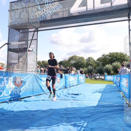 25.08.2024 - Elbe Triathlon Hamburg H.Heesch http://msf.ph/oto/6855041 25.08.2024 10:52:30 Ziel 137, 396 meine-sportfotos.de