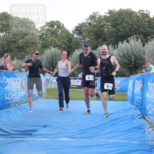 25.08.2024 - Elbe Triathlon Hamburg H.Heesch http://msf.ph/oto/6855044 25.08.2024 16:07:43 Ziel  meine-sportfotos.de