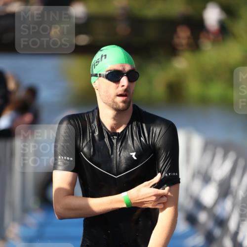 25.08.2024 - Elbe Triathlon Hamburg H.Heesch http://msf.ph/oto/6855045 25.08.2024 09:03:26 Schwimmen 219, 250, 286 meine-sportfotos.de