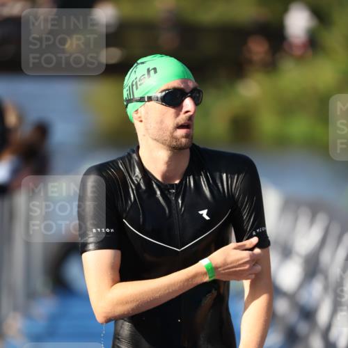 25.08.2024 - Elbe Triathlon Hamburg H.Heesch http://msf.ph/oto/6855065 25.08.2024 09:03:26 Schwimmen 219, 250, 286 meine-sportfotos.de