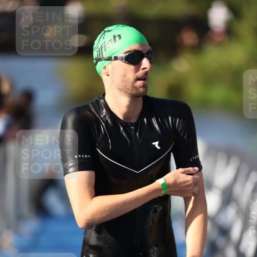 25.08.2024 - Elbe Triathlon Hamburg H.Heesch http://msf.ph/oto/6855068 25.08.2024 09:03:26 Schwimmen 219, 250, 286 meine-sportfotos.de