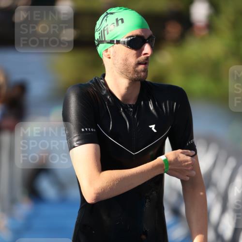 25.08.2024 - Elbe Triathlon Hamburg H.Heesch http://msf.ph/oto/6855076 25.08.2024 09:03:26 Schwimmen 219, 250, 286 meine-sportfotos.de