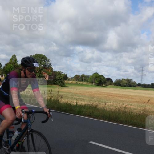 25.08.2024 - Elbe Triathlon Hamburg Fuchs,  Jonas http://msf.ph/oto/6855092 25.08.2024 10:05:03 Radfahren 460, 366, 517, 1851, 234 meine-sportfotos.de