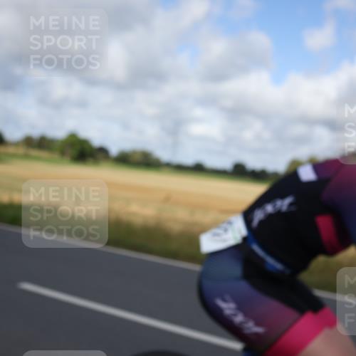 25.08.2024 - Elbe Triathlon Hamburg Fuchs,  Jonas http://msf.ph/oto/6855101 25.08.2024 10:05:03 Radfahren 460, 366, 517, 1851, 234 meine-sportfotos.de