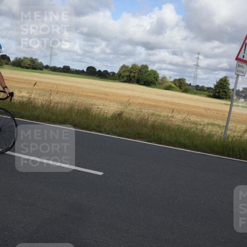 25.08.2024 - Elbe Triathlon Hamburg Fuchs,  Jonas http://msf.ph/oto/6855111 25.08.2024 10:05:04 Radfahren 366, 517, 1851, 234, 521 meine-sportfotos.de