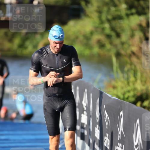 25.08.2024 - Elbe Triathlon Hamburg H.Heesch http://msf.ph/oto/6855117 25.08.2024 09:03:39 Schwimmen 206, 249, 250, 317 meine-sportfotos.de