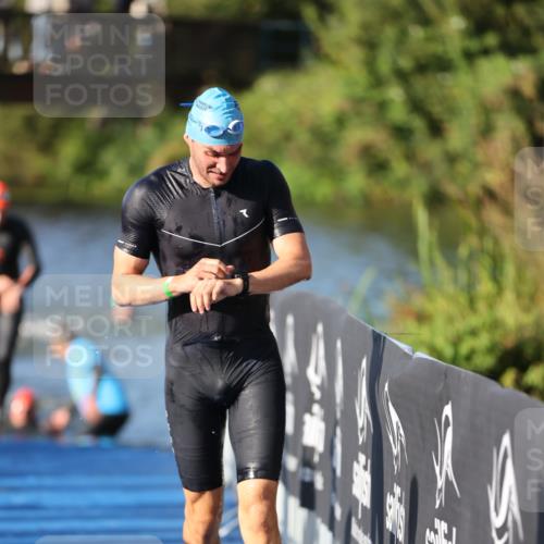 25.08.2024 - Elbe Triathlon Hamburg H.Heesch http://msf.ph/oto/6855125 25.08.2024 09:03:39 Schwimmen 206, 249, 250, 317 meine-sportfotos.de