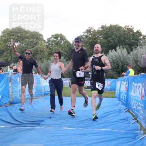 25.08.2024 - Elbe Triathlon Hamburg H.Heesch http://msf.ph/oto/6855166 25.08.2024 16:07:43 Ziel  meine-sportfotos.de