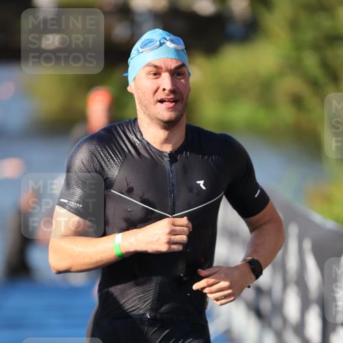 25.08.2024 - Elbe Triathlon Hamburg H.Heesch http://msf.ph/oto/6855183 25.08.2024 09:03:42 Schwimmen 206, 249, 251, 271, 317 meine-sportfotos.de