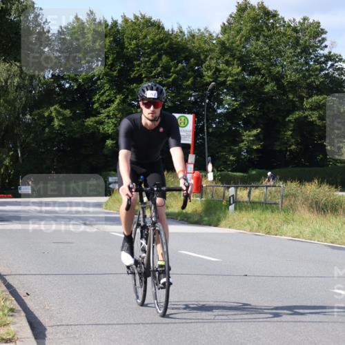 25.08.2024 - Elbe Triathlon Hamburg Fuchs,  Jonas http://msf.ph/oto/6855199 25.08.2024 10:38:07 Radfahren 687, 631, 593 meine-sportfotos.de