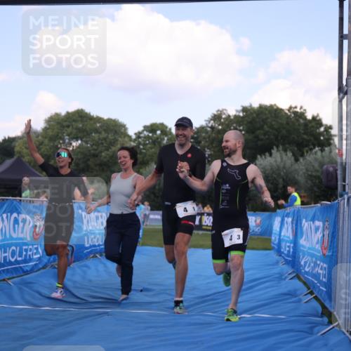 25.08.2024 - Elbe Triathlon Hamburg H.Heesch http://msf.ph/oto/6855268 25.08.2024 16:07:44 Ziel  meine-sportfotos.de