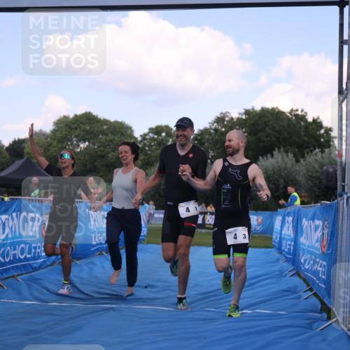 25.08.2024 - Elbe Triathlon Hamburg H.Heesch http://msf.ph/oto/6855271 25.08.2024 16:07:44 Ziel  meine-sportfotos.de
