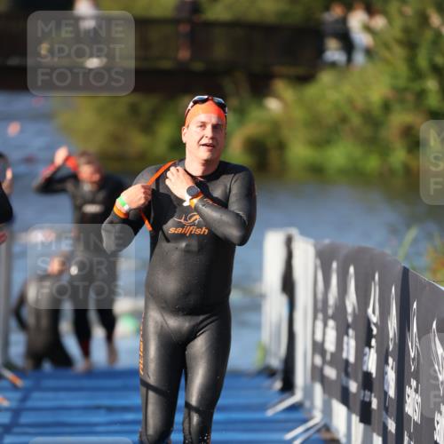 25.08.2024 - Elbe Triathlon Hamburg H.Heesch http://msf.ph/oto/6855289 25.08.2024 09:03:45 Schwimmen 206, 249, 251, 271, 317 meine-sportfotos.de
