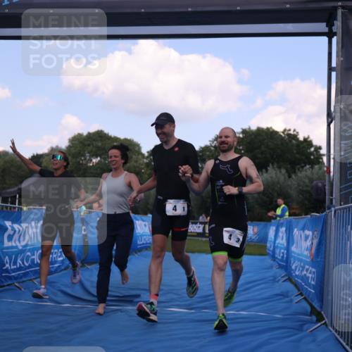 25.08.2024 - Elbe Triathlon Hamburg H.Heesch http://msf.ph/oto/6855305 25.08.2024 16:07:44 Ziel  meine-sportfotos.de