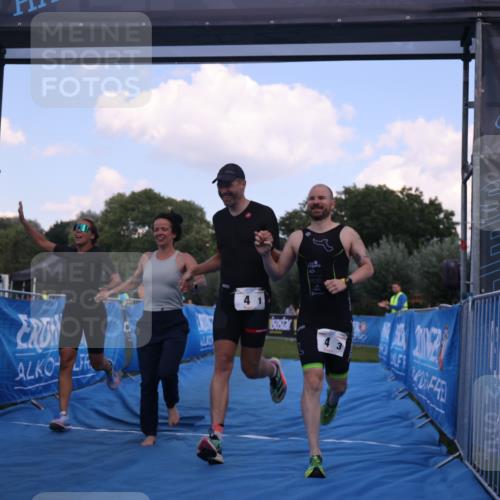 25.08.2024 - Elbe Triathlon Hamburg H.Heesch http://msf.ph/oto/6855318 25.08.2024 16:07:44 Ziel  meine-sportfotos.de