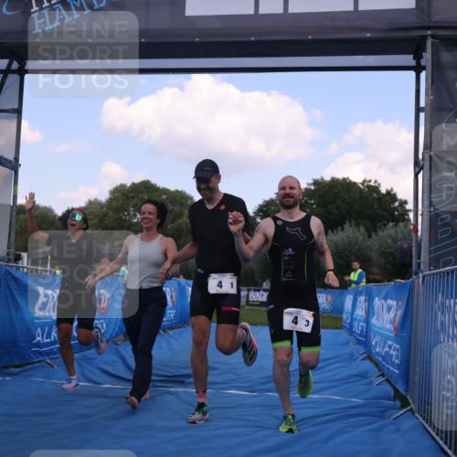 25.08.2024 - Elbe Triathlon Hamburg H.Heesch http://msf.ph/oto/6855332 25.08.2024 16:07:44 Ziel  meine-sportfotos.de