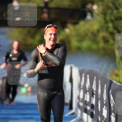 25.08.2024 - Elbe Triathlon Hamburg H.Heesch http://msf.ph/oto/6855348 25.08.2024 09:03:46 Schwimmen 206, 249, 251, 271, 317 meine-sportfotos.de