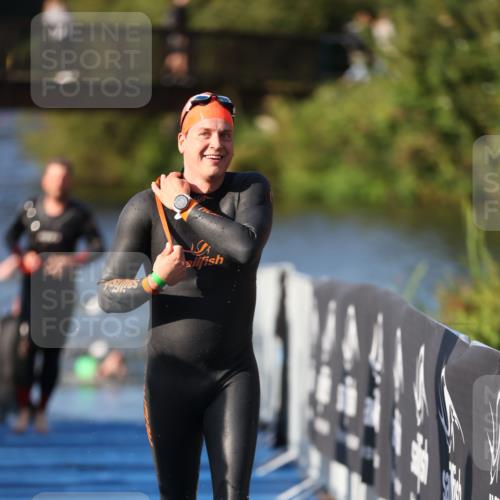 25.08.2024 - Elbe Triathlon Hamburg H.Heesch http://msf.ph/oto/6855355 25.08.2024 09:03:46 Schwimmen 206, 249, 251, 271, 317 meine-sportfotos.de