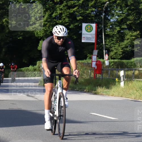 25.08.2024 - Elbe Triathlon Hamburg Fuchs,  Jonas http://msf.ph/oto/6855360 25.08.2024 09:18:33 Radfahren 119, 228, 73, 50, 242 meine-sportfotos.de