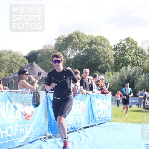 25.08.2024 - Elbe Triathlon Hamburg H.Heesch http://msf.ph/oto/6855372 25.08.2024 10:52:52 Ziel 130, 168 meine-sportfotos.de
