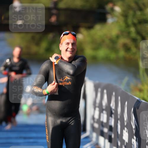 25.08.2024 - Elbe Triathlon Hamburg H.Heesch http://msf.ph/oto/6855376 25.08.2024 09:03:46 Schwimmen 206, 249, 251, 271, 317 meine-sportfotos.de