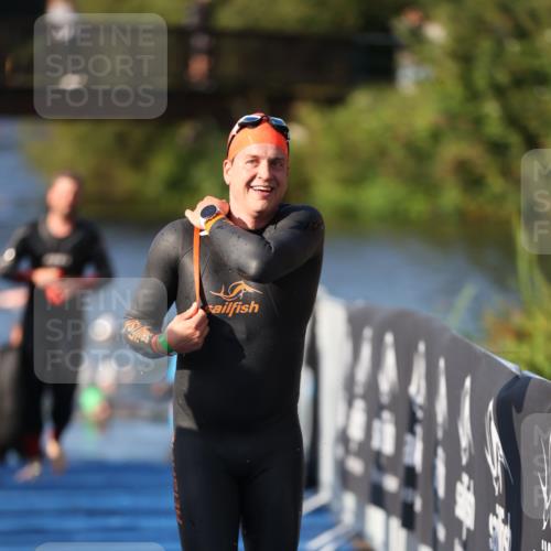 25.08.2024 - Elbe Triathlon Hamburg H.Heesch http://msf.ph/oto/6855389 25.08.2024 09:03:46 Schwimmen 206, 249, 251, 271, 317 meine-sportfotos.de