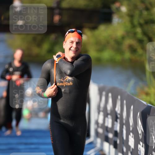 25.08.2024 - Elbe Triathlon Hamburg H.Heesch http://msf.ph/oto/6855399 25.08.2024 09:03:46 Schwimmen 206, 249, 251, 271, 317 meine-sportfotos.de