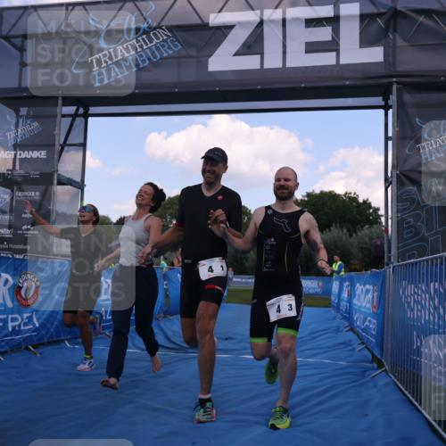 25.08.2024 - Elbe Triathlon Hamburg H.Heesch http://msf.ph/oto/6855400 25.08.2024 16:07:44 Ziel  meine-sportfotos.de