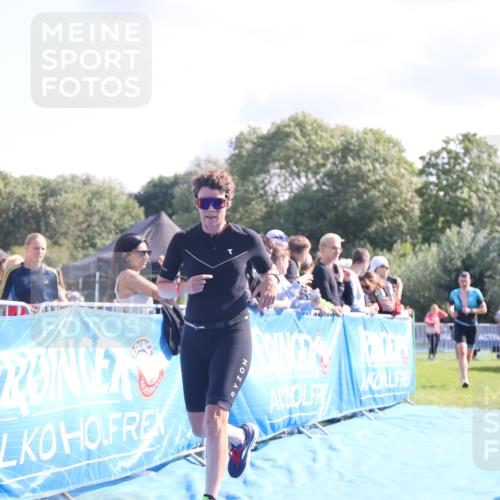 25.08.2024 - Elbe Triathlon Hamburg H.Heesch http://msf.ph/oto/6855402 25.08.2024 10:52:52 Ziel 130, 168 meine-sportfotos.de
