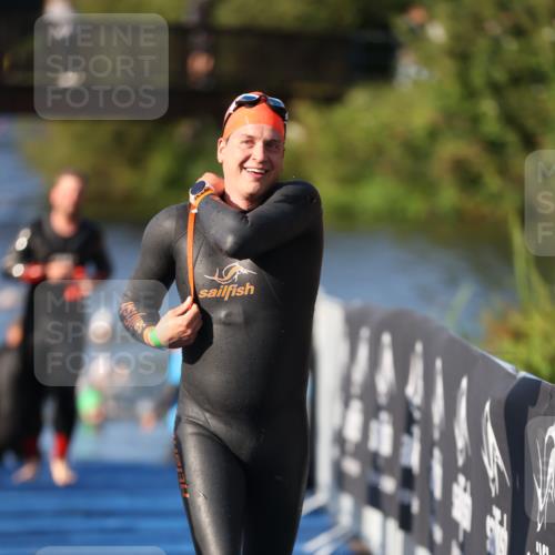 25.08.2024 - Elbe Triathlon Hamburg H.Heesch http://msf.ph/oto/6855404 25.08.2024 09:03:46 Schwimmen 206, 249, 251, 271, 317 meine-sportfotos.de
