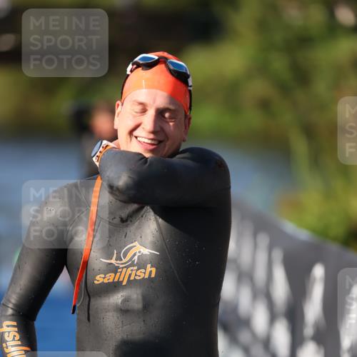 25.08.2024 - Elbe Triathlon Hamburg H.Heesch http://msf.ph/oto/6855452 25.08.2024 09:03:48 Schwimmen 206, 249, 251, 255, 271, 317 meine-sportfotos.de