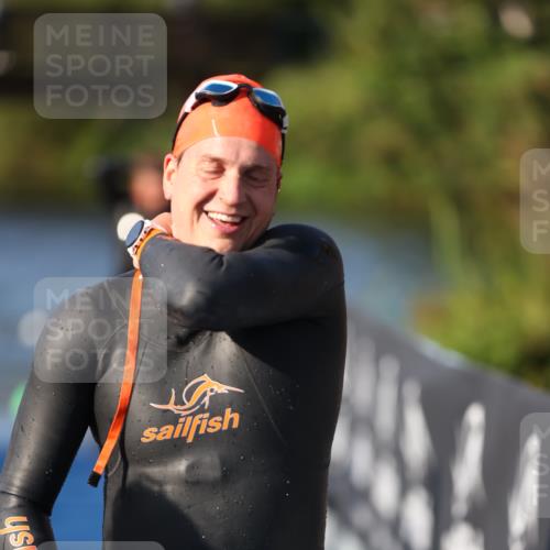 25.08.2024 - Elbe Triathlon Hamburg H.Heesch http://msf.ph/oto/6855472 25.08.2024 09:03:48 Schwimmen 206, 249, 251, 255, 271, 317 meine-sportfotos.de
