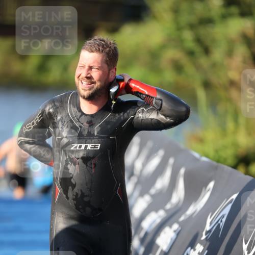25.08.2024 - Elbe Triathlon Hamburg H.Heesch http://msf.ph/oto/6855496 25.08.2024 09:03:53 Schwimmen 206, 249, 251, 255, 271, 317 meine-sportfotos.de