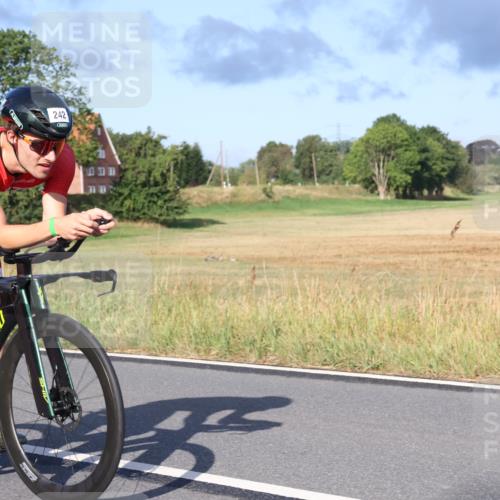 25.08.2024 - Elbe Triathlon Hamburg Fuchs,  Jonas http://msf.ph/oto/6855528 25.08.2024 09:18:38 Radfahren 228, 73, 50, 242 meine-sportfotos.de