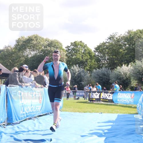 25.08.2024 - Elbe Triathlon Hamburg H.Heesch http://msf.ph/oto/6855546 25.08.2024 10:52:56 Ziel 130, 168 meine-sportfotos.de