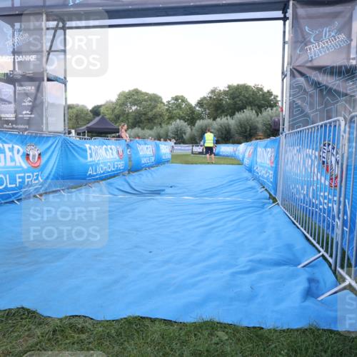 25.08.2024 - Elbe Triathlon Hamburg H.Heesch http://msf.ph/oto/6855559 25.08.2024 16:08:16 Ziel  meine-sportfotos.de