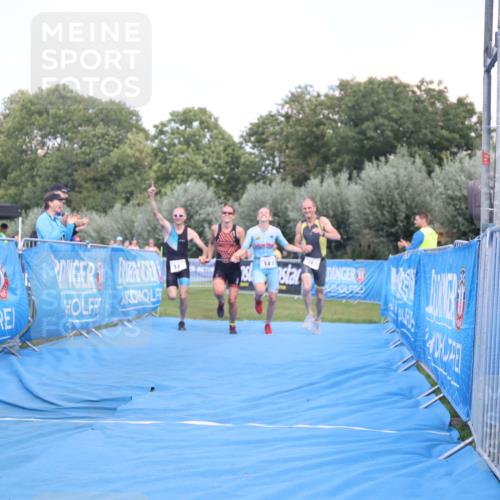 25.08.2024 - Elbe Triathlon Hamburg H.Heesch http://msf.ph/oto/6855595 25.08.2024 16:10:09 Ziel  meine-sportfotos.de