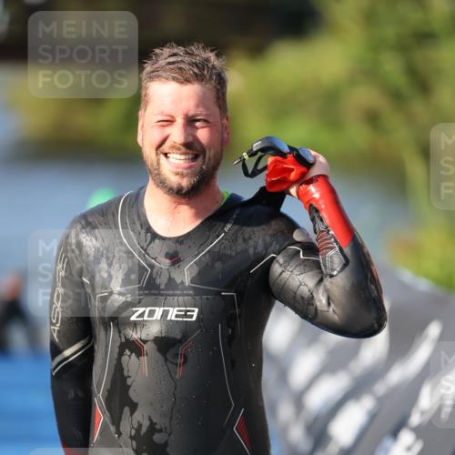 25.08.2024 - Elbe Triathlon Hamburg H.Heesch http://msf.ph/oto/6855598 25.08.2024 09:03:54 Schwimmen 206, 249, 251, 255, 271, 317 meine-sportfotos.de