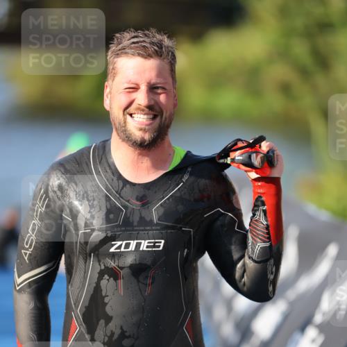 25.08.2024 - Elbe Triathlon Hamburg H.Heesch http://msf.ph/oto/6855613 25.08.2024 09:03:54 Schwimmen 206, 249, 251, 255, 271, 317 meine-sportfotos.de