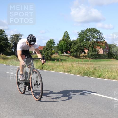 25.08.2024 - Elbe Triathlon Hamburg Fuchs,  Jonas http://msf.ph/oto/6855623 25.08.2024 10:38:41 Radfahren 1429, 517, 662, 796, 455 meine-sportfotos.de