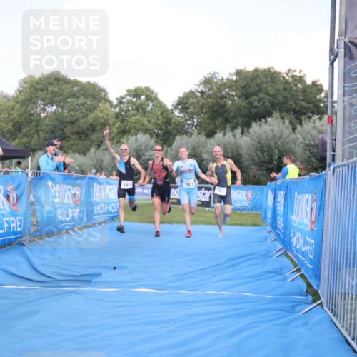 25.08.2024 - Elbe Triathlon Hamburg H.Heesch http://msf.ph/oto/6855624 25.08.2024 16:10:10 Ziel  meine-sportfotos.de
