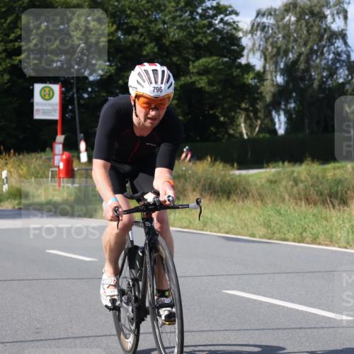 25.08.2024 - Elbe Triathlon Hamburg Fuchs,  Jonas http://msf.ph/oto/6855643 25.08.2024 10:38:43 Radfahren 1429, 517, 662, 796, 455, 656, 588 meine-sportfotos.de