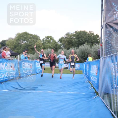25.08.2024 - Elbe Triathlon Hamburg H.Heesch http://msf.ph/oto/6855653 25.08.2024 16:10:10 Ziel  meine-sportfotos.de