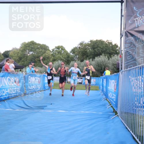 25.08.2024 - Elbe Triathlon Hamburg H.Heesch http://msf.ph/oto/6855662 25.08.2024 16:10:10 Ziel  meine-sportfotos.de