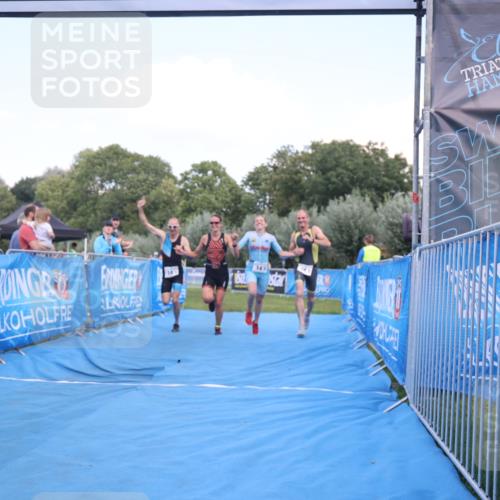25.08.2024 - Elbe Triathlon Hamburg H.Heesch http://msf.ph/oto/6855667 25.08.2024 16:10:10 Ziel  meine-sportfotos.de