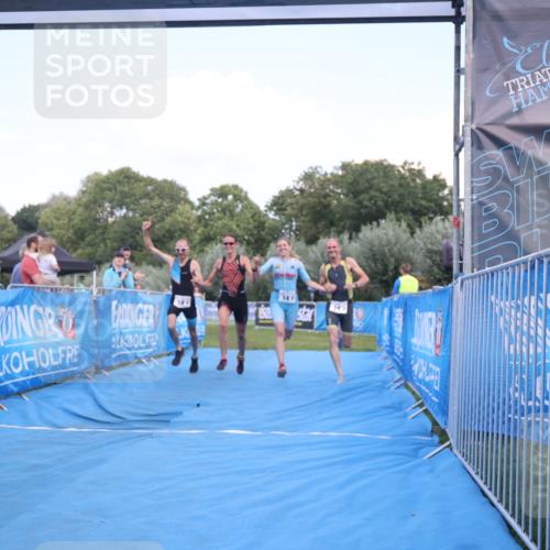 25.08.2024 - Elbe Triathlon Hamburg H.Heesch http://msf.ph/oto/6855680 25.08.2024 16:10:10 Ziel  meine-sportfotos.de