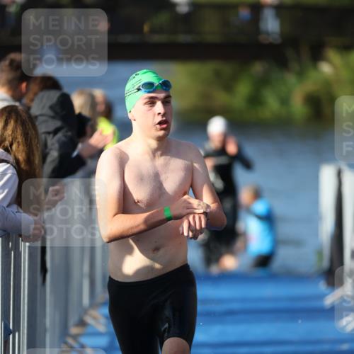 25.08.2024 - Elbe Triathlon Hamburg H.Heesch http://msf.ph/oto/6855687 25.08.2024 09:03:59 Schwimmen 206, 249, 251, 255, 271, 317 meine-sportfotos.de