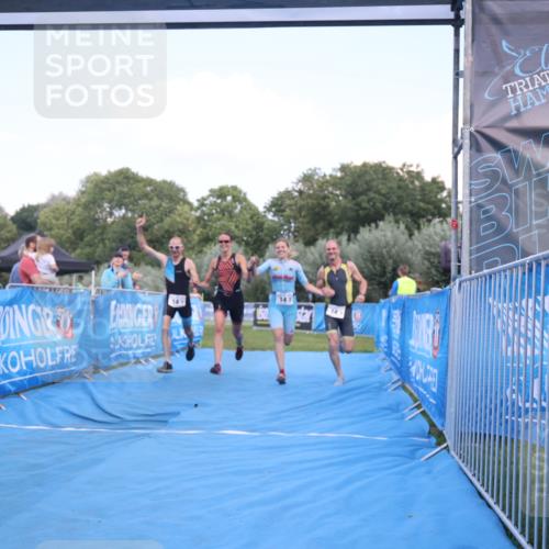 25.08.2024 - Elbe Triathlon Hamburg H.Heesch http://msf.ph/oto/6855688 25.08.2024 16:10:10 Ziel  meine-sportfotos.de