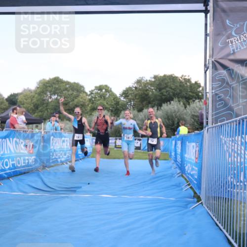 25.08.2024 - Elbe Triathlon Hamburg H.Heesch http://msf.ph/oto/6855691 25.08.2024 16:10:10 Ziel  meine-sportfotos.de